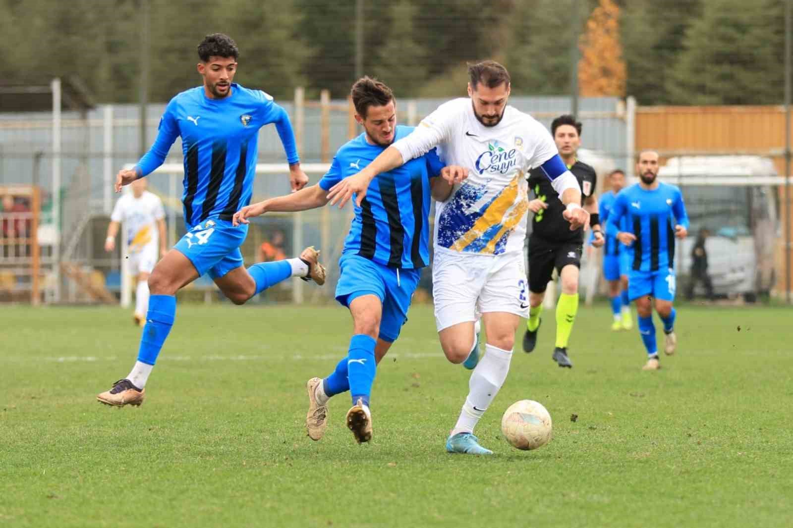 TFF 2. Lig: Belediye Derincespor: 0 - Karacabey Belediyespor: 2