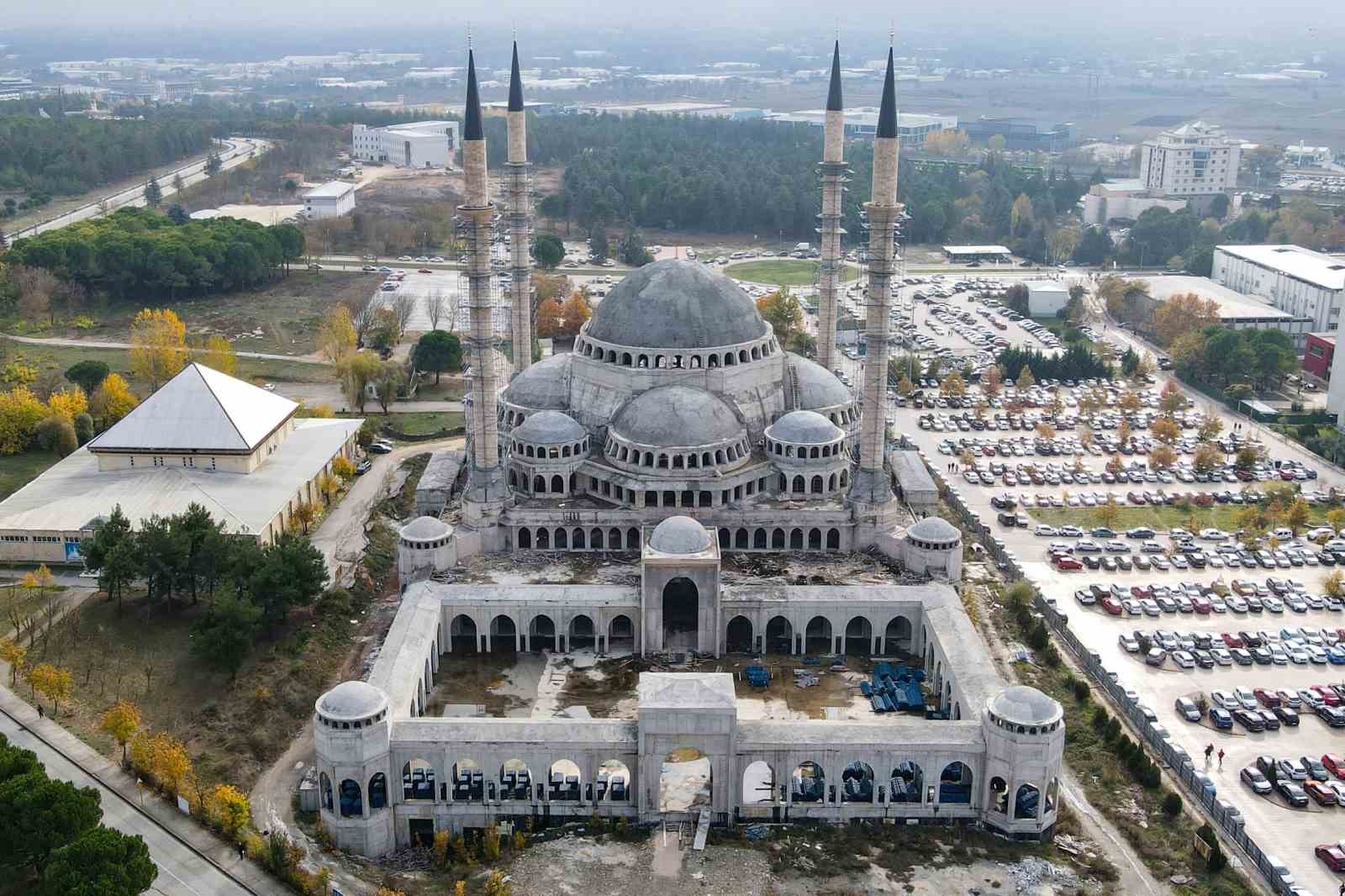 Uludağ Üniversitesi’ndeki cami ve külliye inşaatı yükseliyor