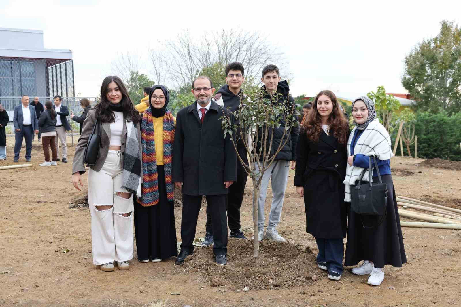 YTÜ, Milli Ağaçlandırma Günü’nde 113 ağacı toprakla buluşturdu