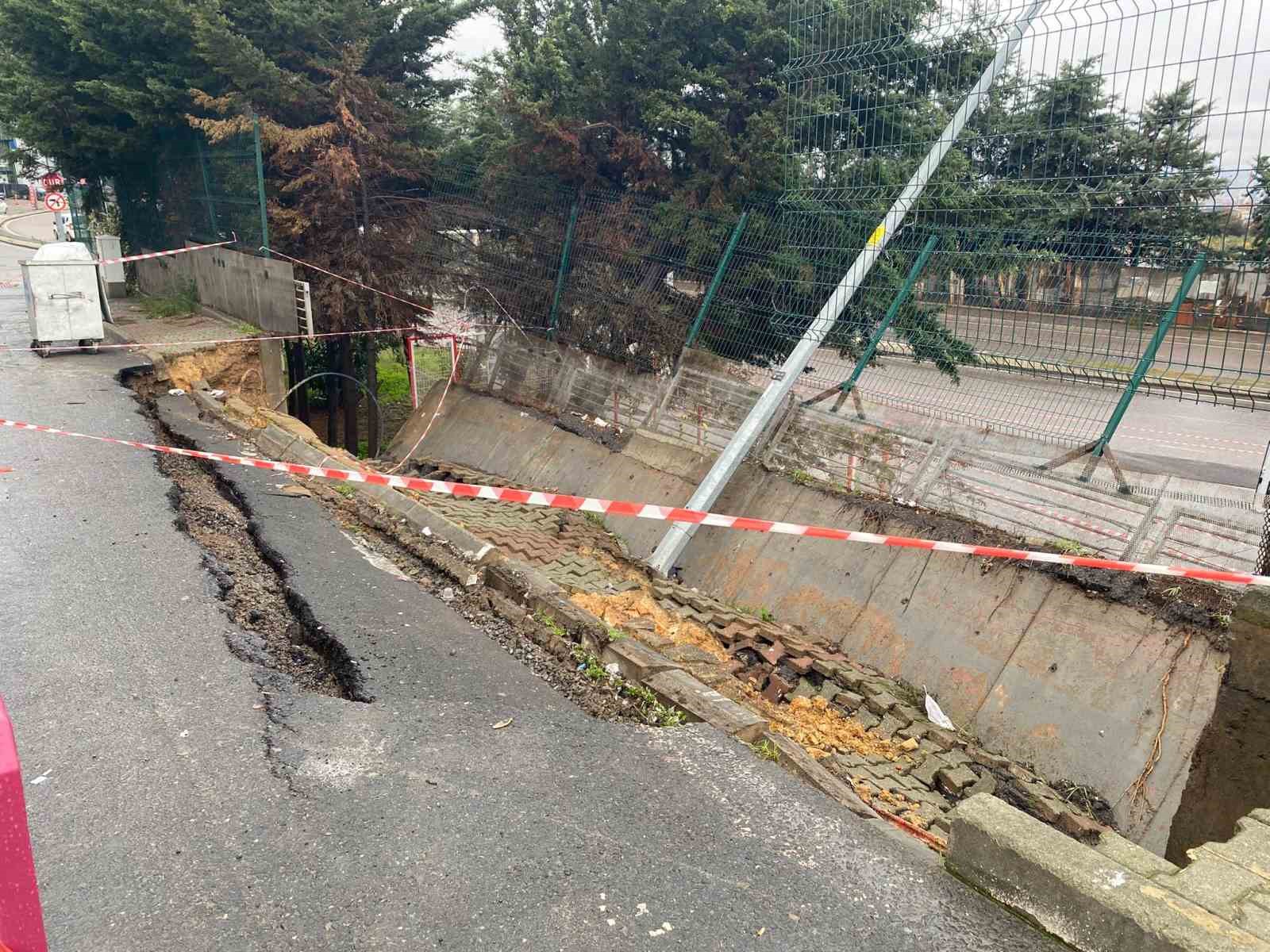 Ataşehir’de benzin istasyonunun duvarı çöktü