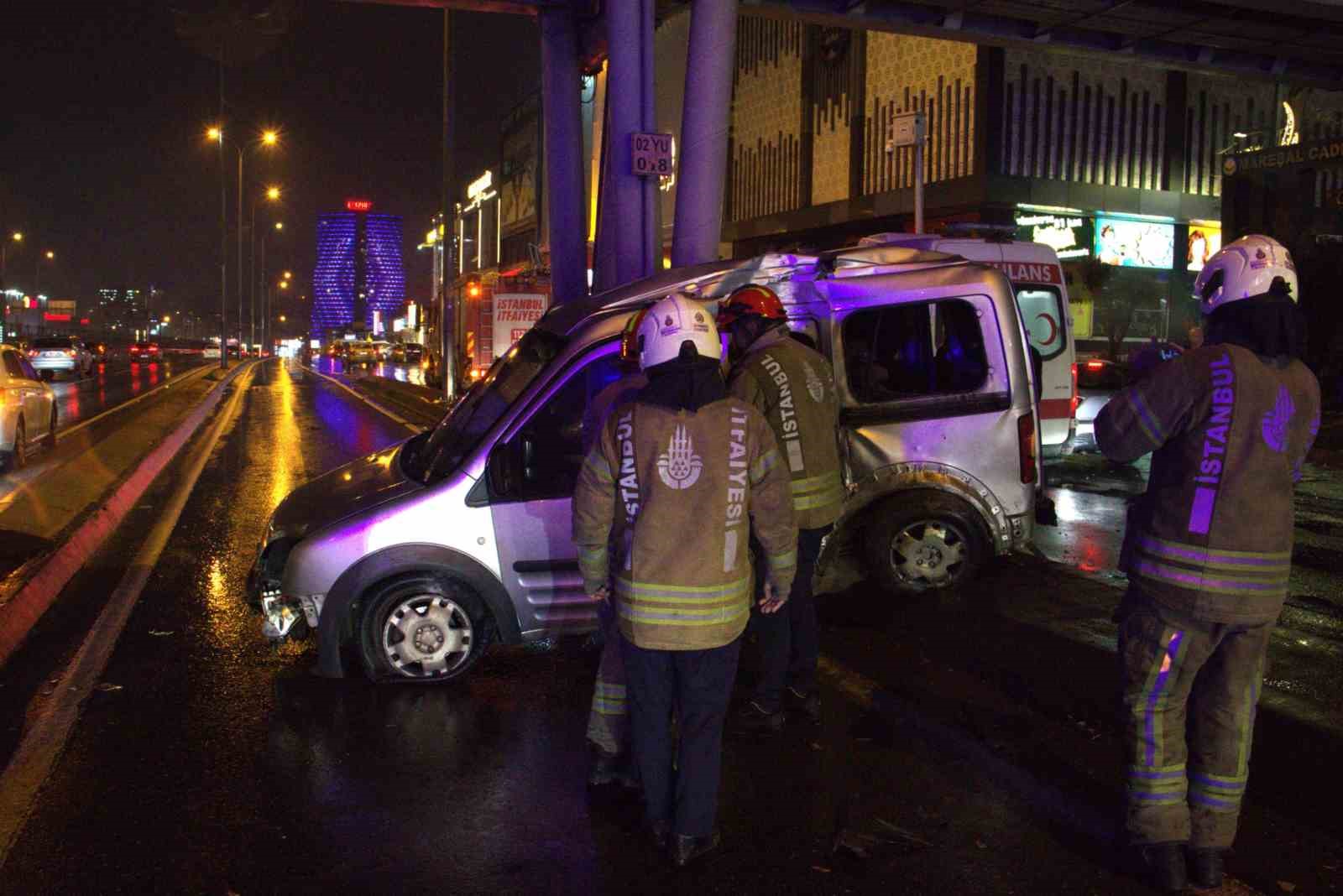 Avcılar E-5 bağlantı yolunda trafik kazası: 2 yaralı