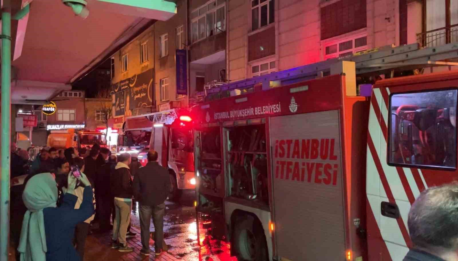 Bağcılar’da çatı katında yangın paniği: Mutfak tüpü patladı