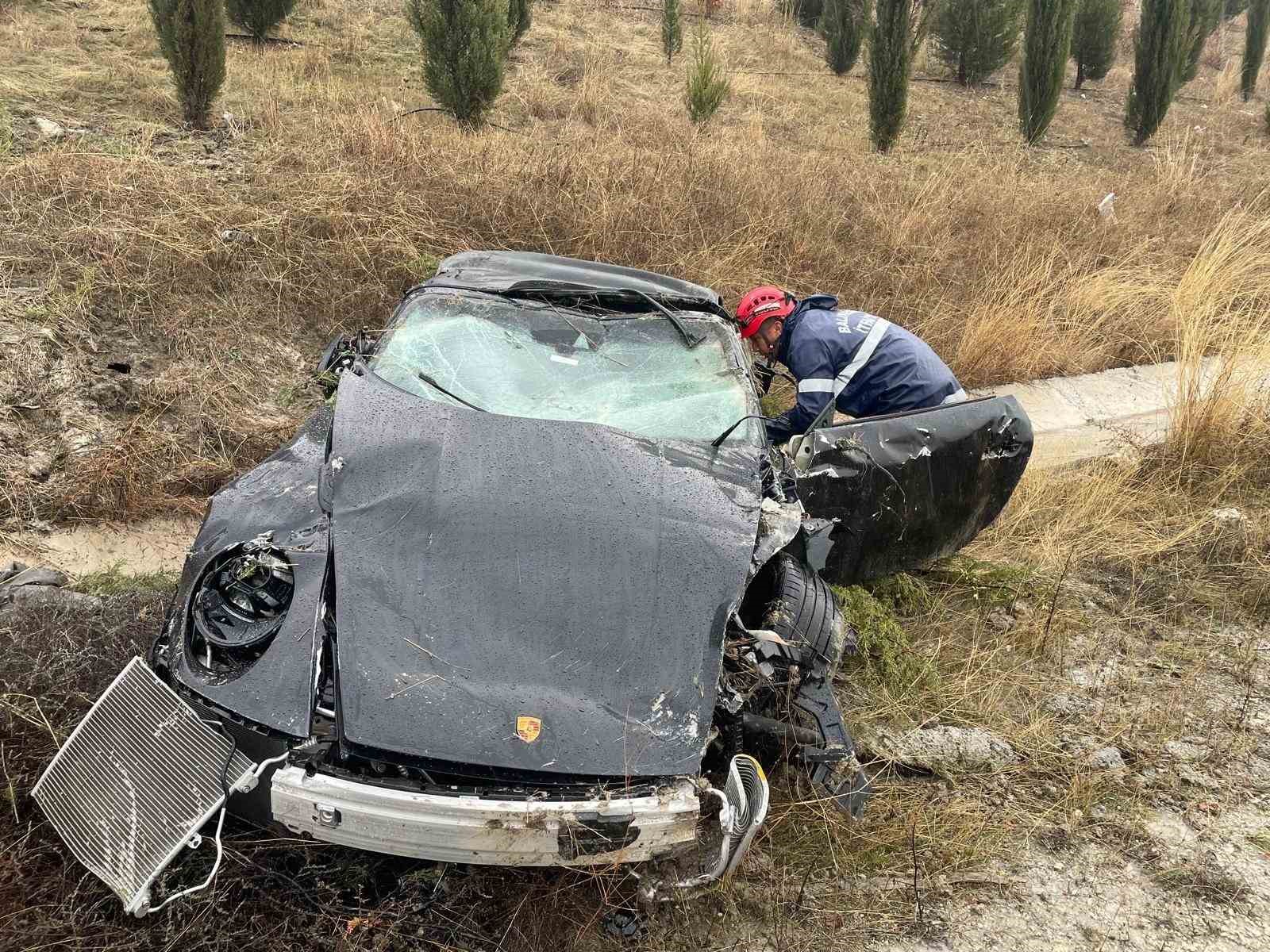 Balıkesir’de otomobil otobanda şarampole uçtu: 1 yaralı