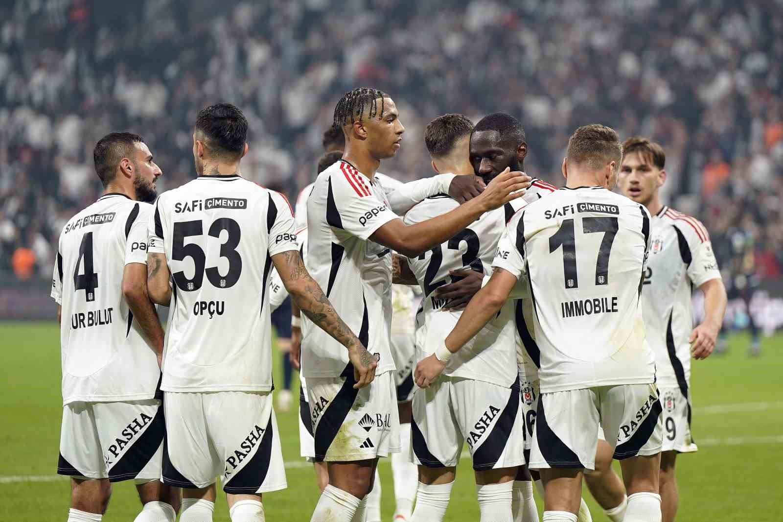 Beşiktaş, Süper Lig’in ilk yarısında siyahla beyaz gibiydi