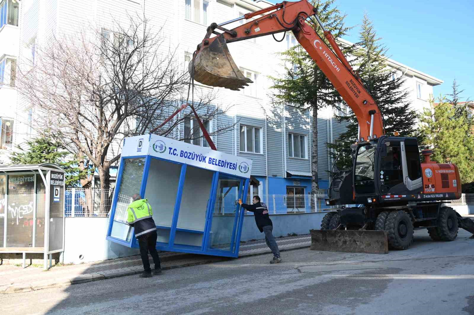 Bozüyük’te kapalı duraklar birer birer yerlerini alıyor