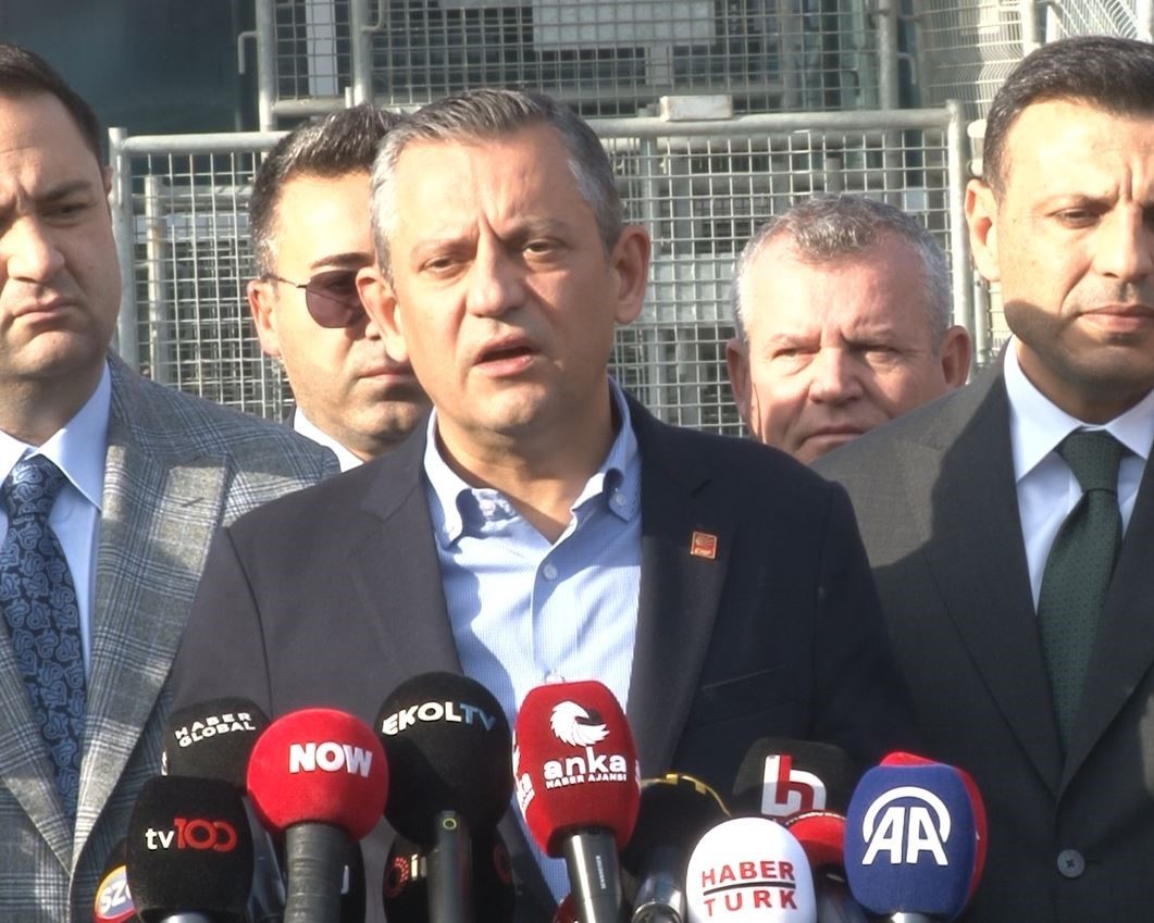 CHP Genel Başkanı Özel: "Ahmet Özer için 50 gündür iddianame yazamıyorlar”