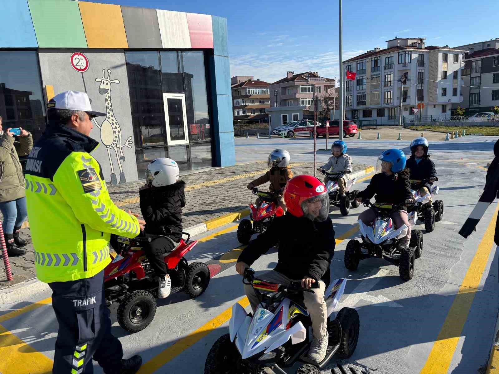 Jandarmadan öğrencilere trafik eğitimi