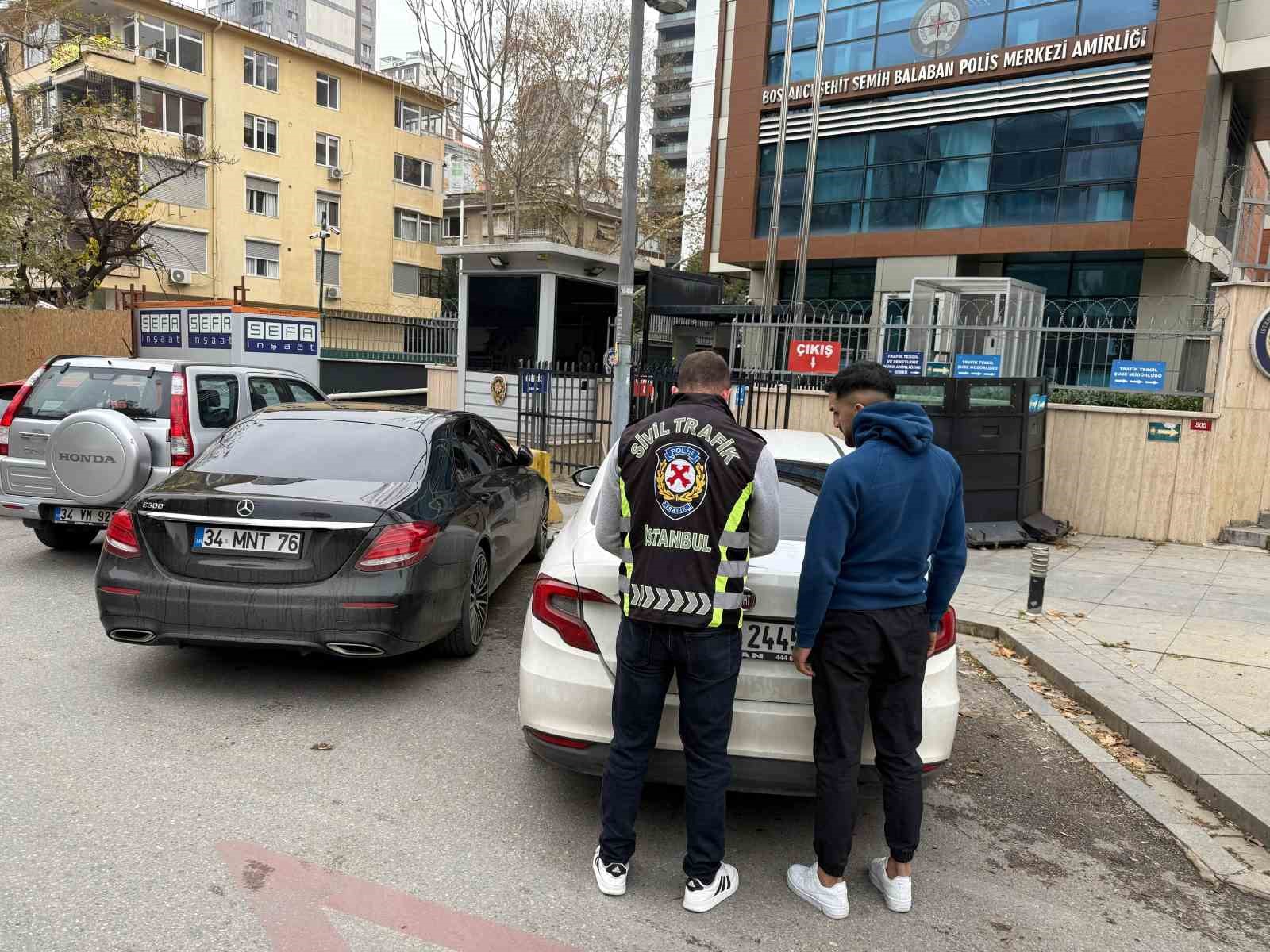 Kadıköy’de polisten kaçan otomobil sürücüsüne 76 bin lira ceza uygulandı