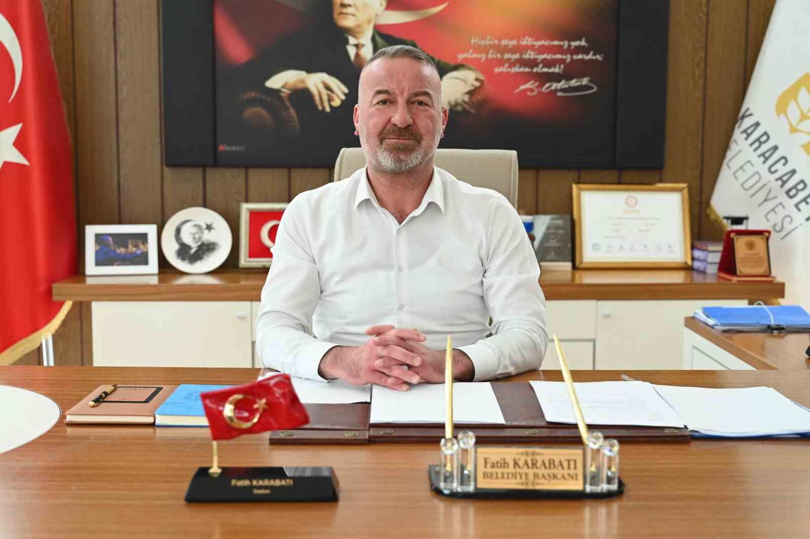 Karacebey Belediye başkanı Fatih Karabatı, 2025 yılına girerken bir mesaj yayımlayarak ilçe halkının yeni yılını kutladı