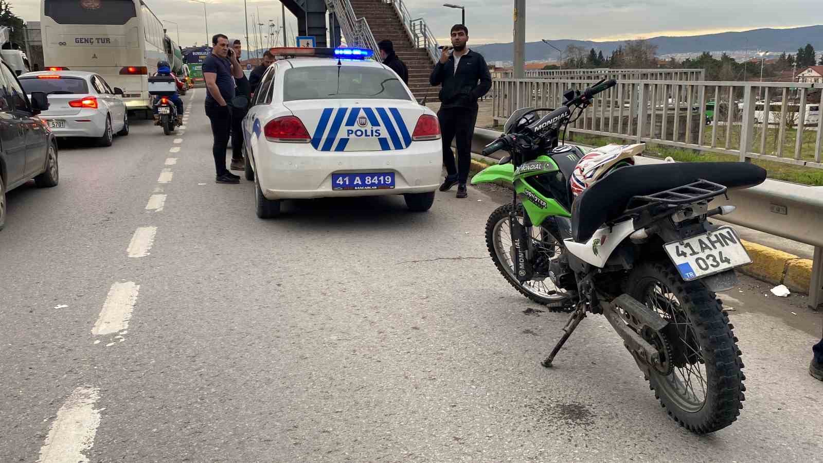 Kocaeli’de 4 aracın karıştığı kazada 2 motosiklet sürücüsü yaralandı