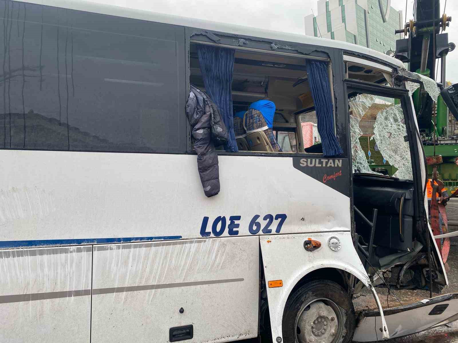 Maltepe’de minibüs devrildi: 1 ölü, 7 yaralı