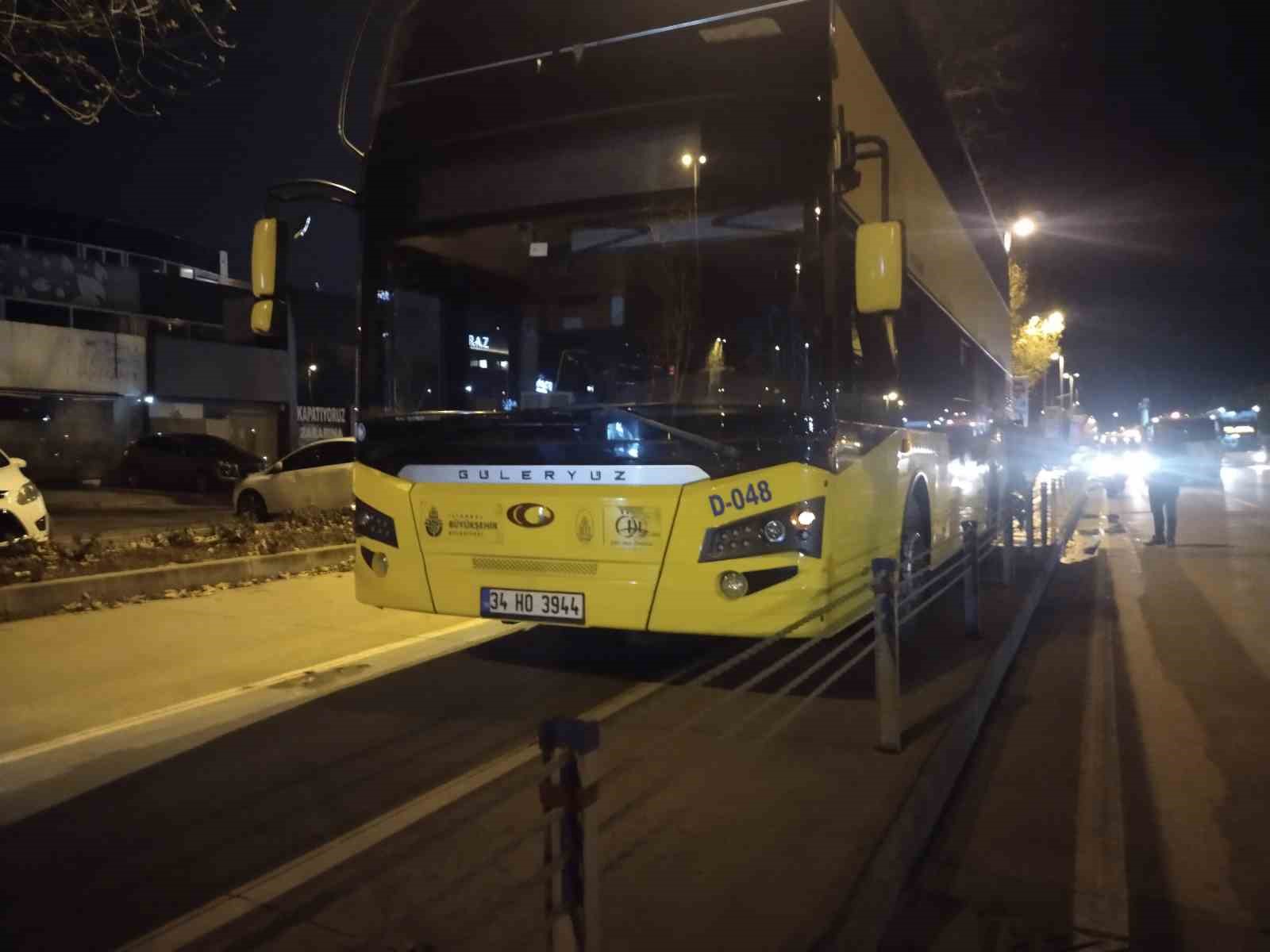 Maltepe’de otomobil İETT otobüsüne çarptı: 1 ölü, 1 yaralı