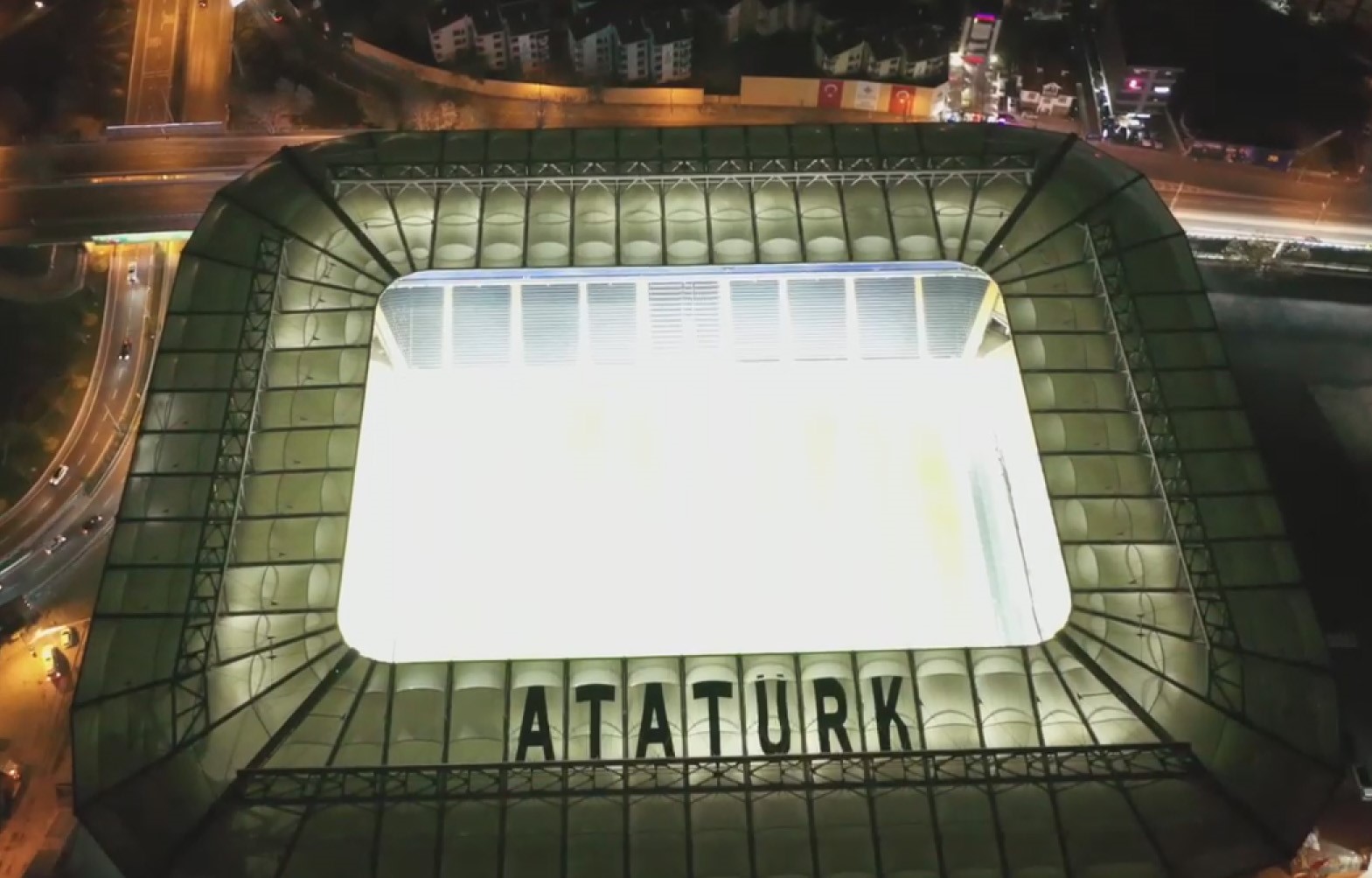 Mustafa Kemal Atatürk’ün ismi Fenerbahçe stadına yazılıyor