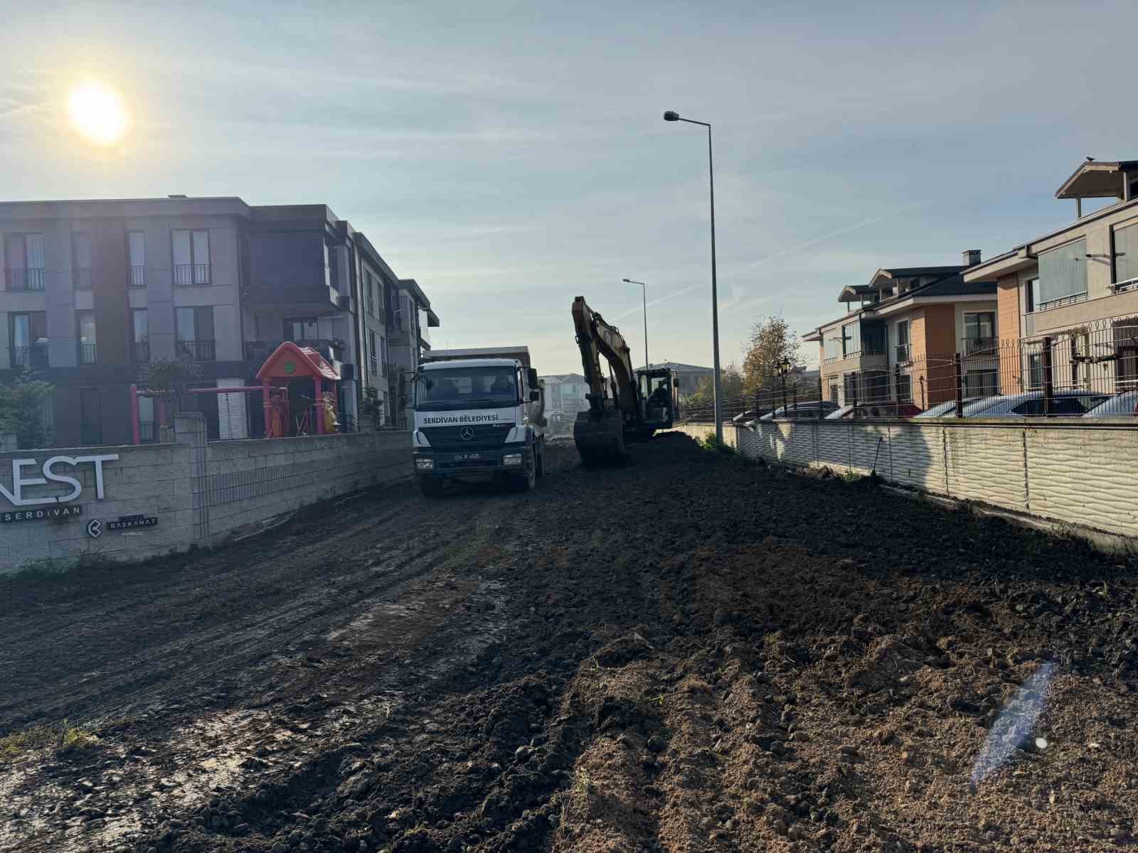 Serdivan trafiğini rahatlatacak yol projesinde ilk adım atıldı