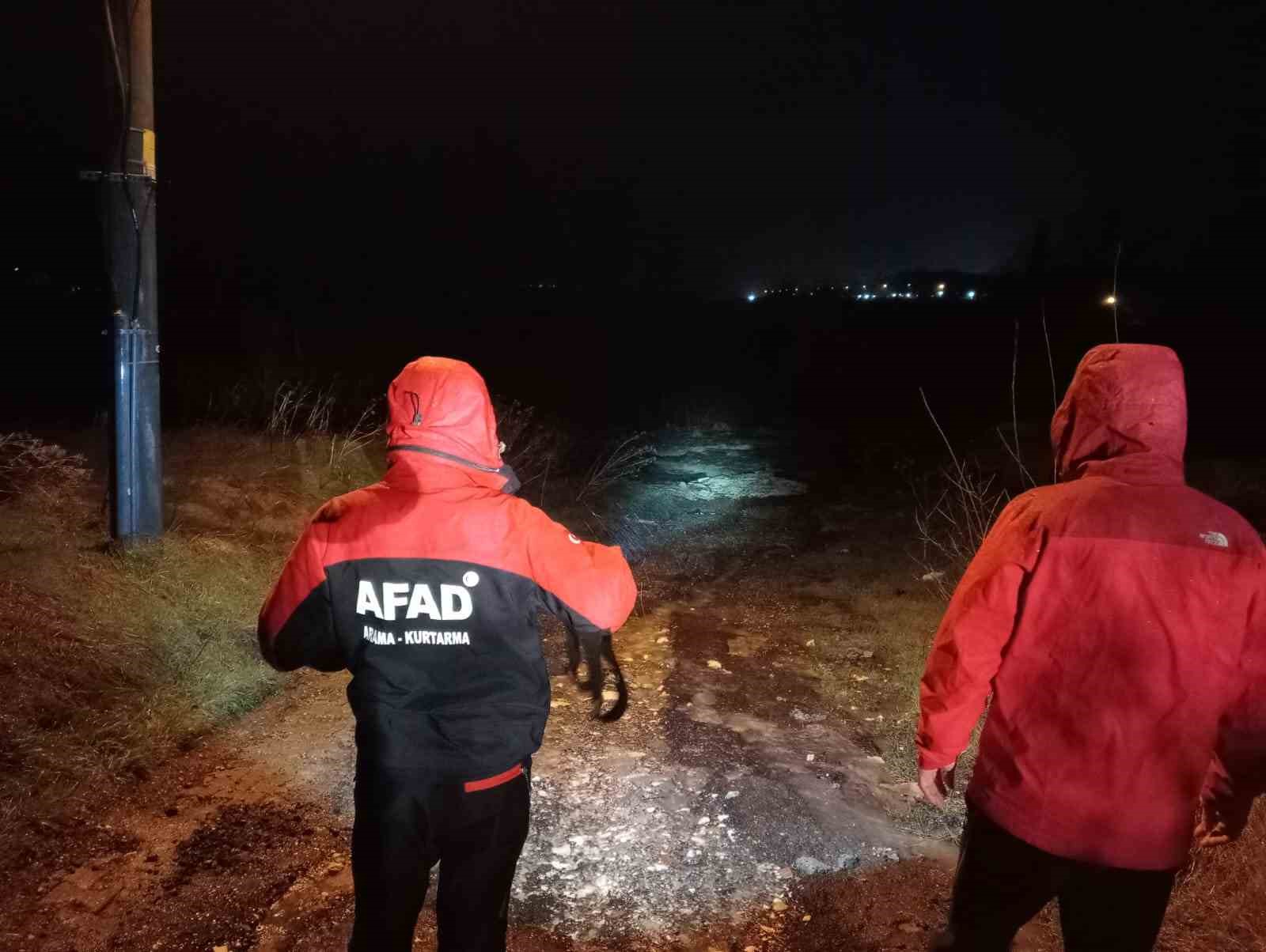 Tekirdağ’da aralıksız yağan sağanak ulaşımı durma noktasına getirdi