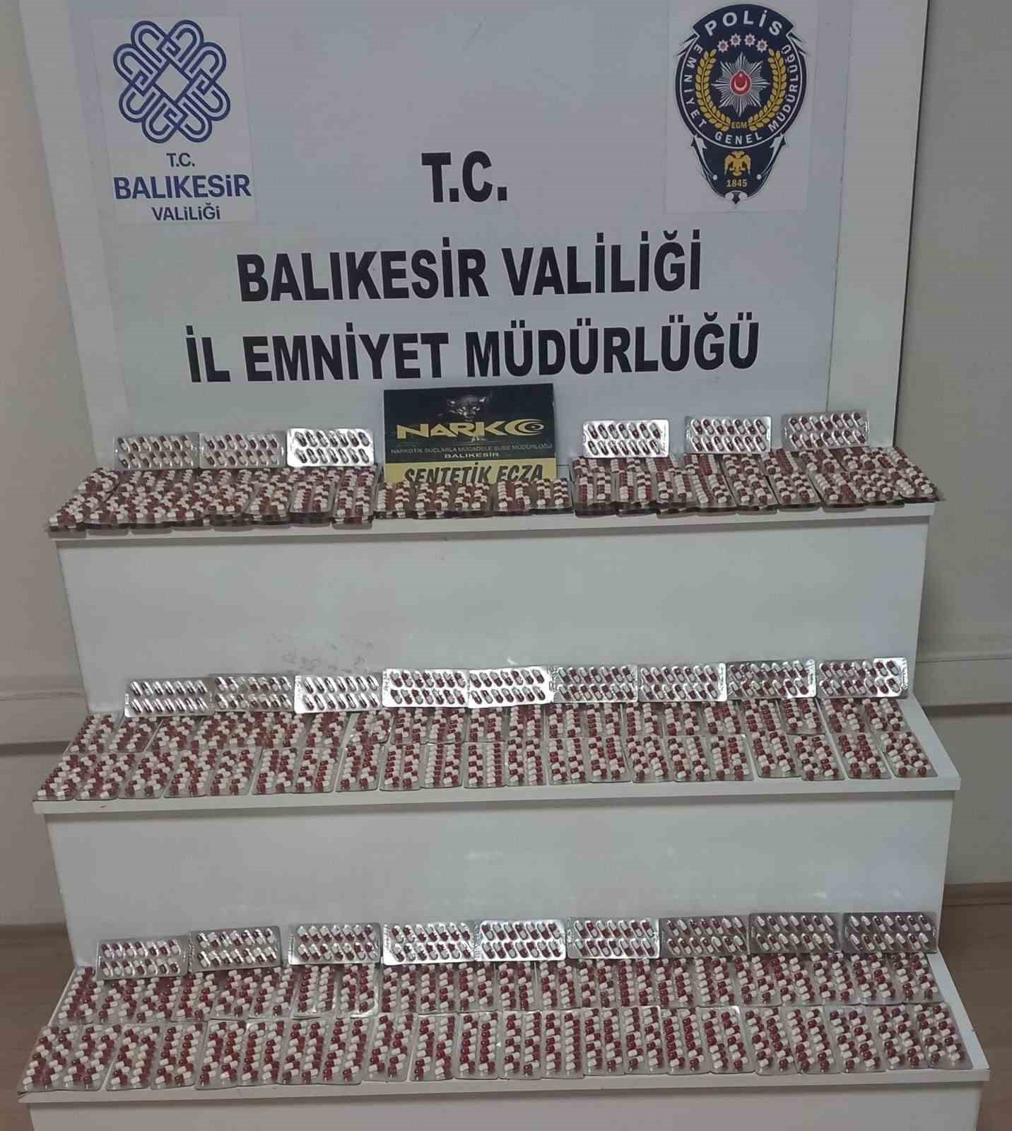 Balıkesir’de 2 bin 700 sentetik hap ele geçirildi