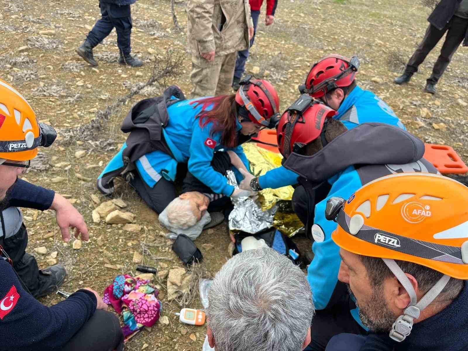 Balıkesir’de arazide kaybolan yaşlı kadın sağ olarak bulundu