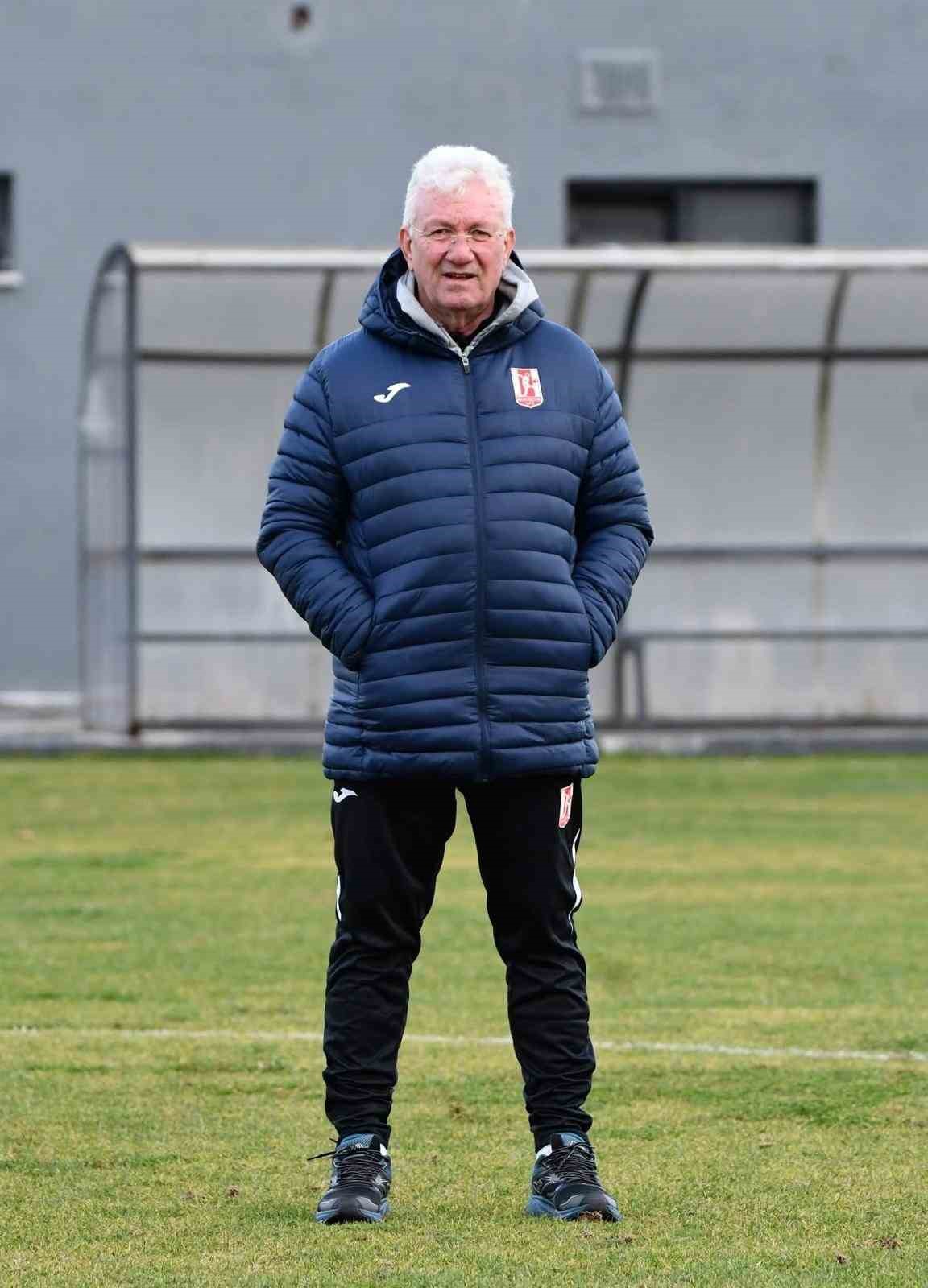 Balıkesirspor Teknik Direktörü İsmail Ertekin: "Uşakspor maçını kazanacağız"