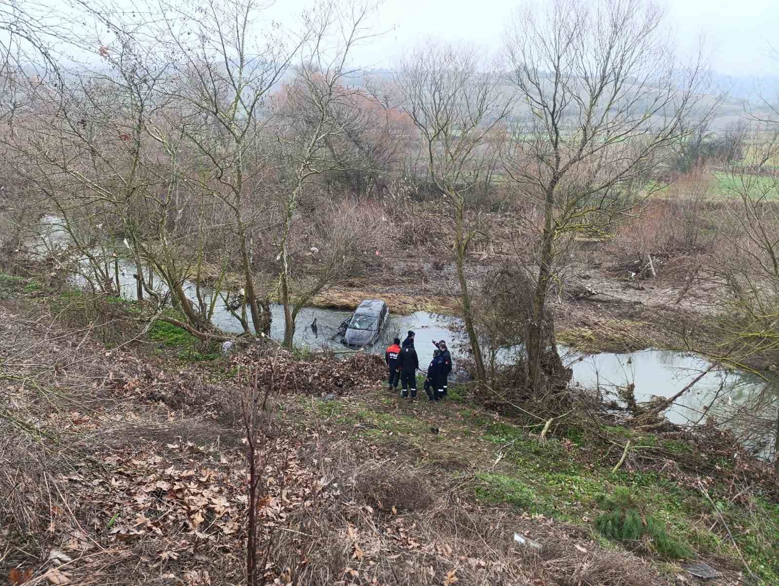 Çanakkale’de araç çaya uçtu: 1 yaralı, 1 kayıp