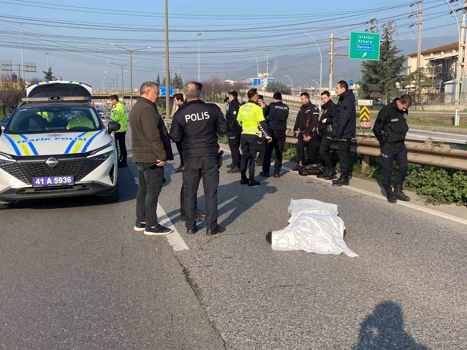 D-100’de bariyerlere çarpan motosikletin sürücüsü hayatını kaybetti