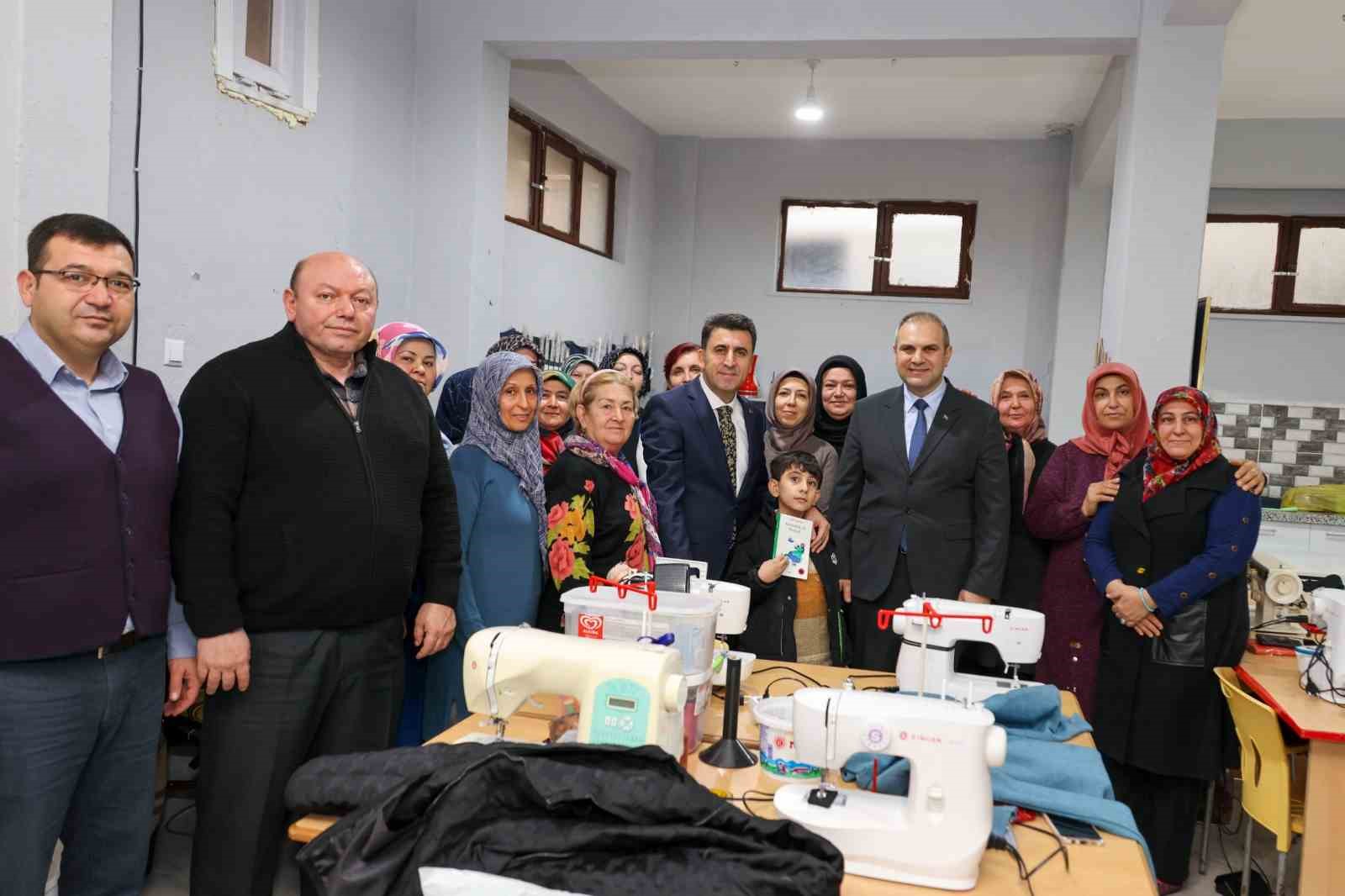 El işi göz nuru ürünler üreterek, ev ekonomisine katkıda bulunuyorlar