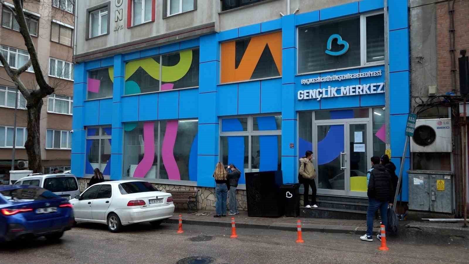 Gençlerden, Bandırma Gençlik Merkezi’ne tam not