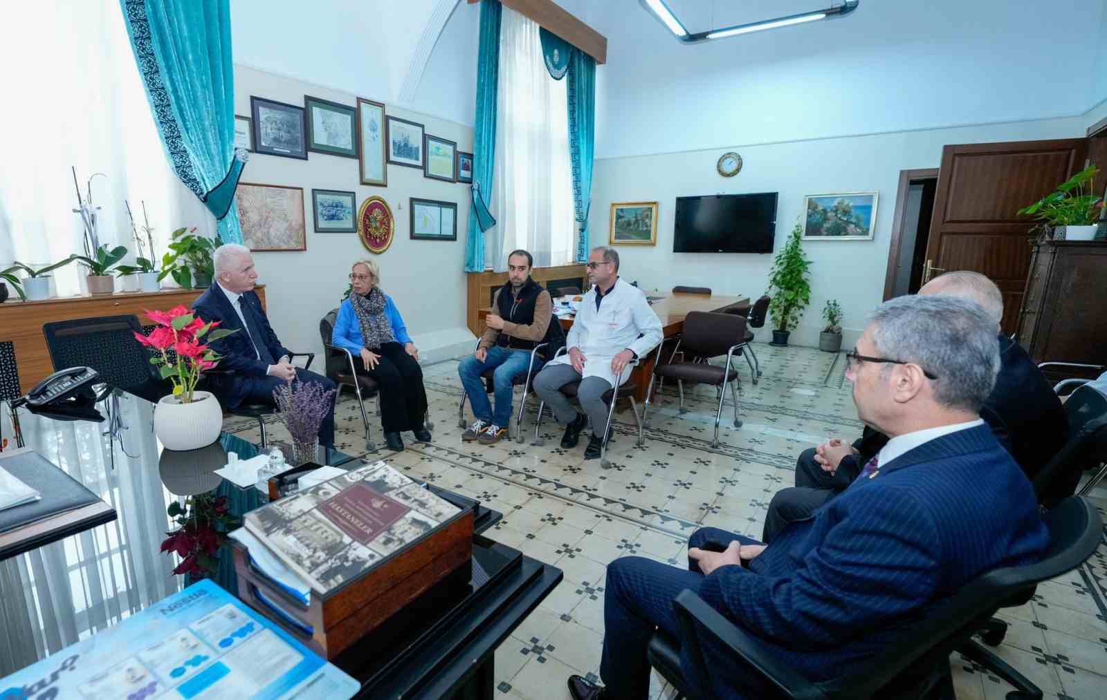 İstanbul Valisi Davut Gül’den, Edip Akbayram’a ziyaret