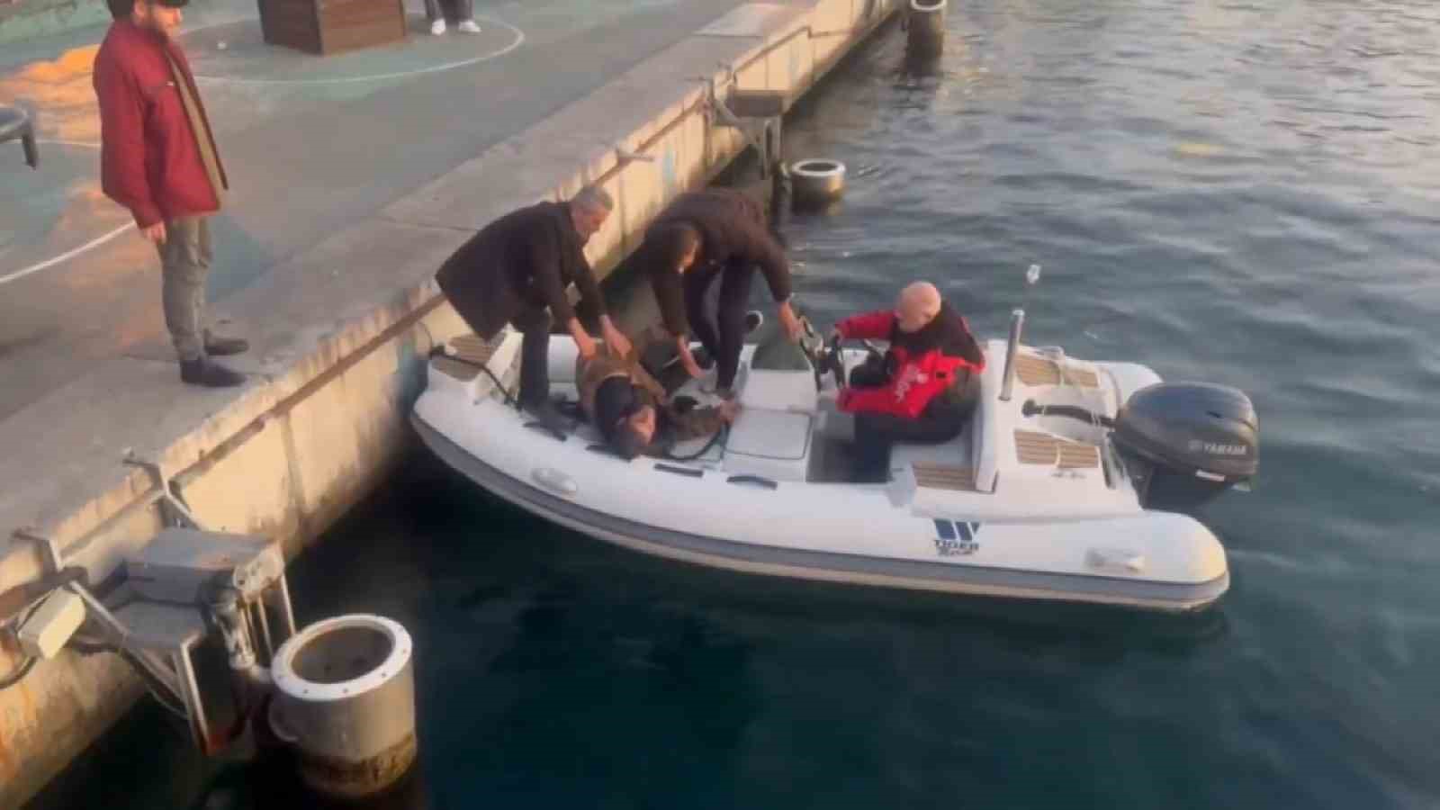 Kadıköy’de denize düşen alkollü olduğu iddia edilen vatandaştan ilginç cevap: "Allah beni boğmuyor”