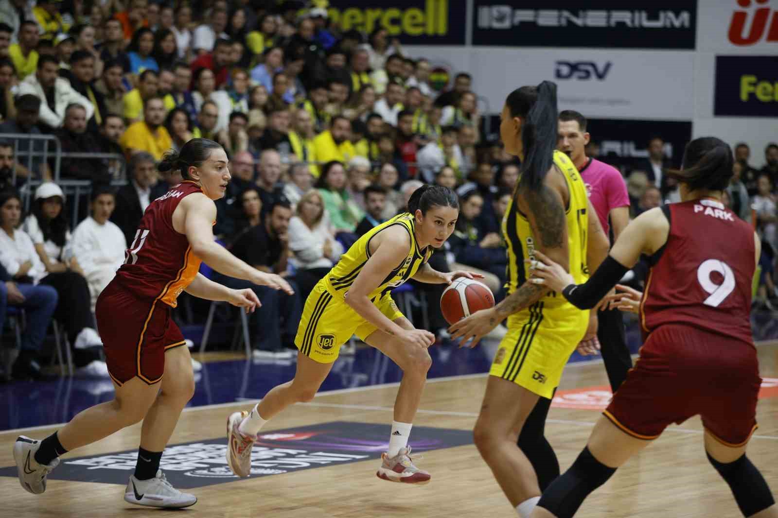 Kadınlar basketbolda derbi heyecanı