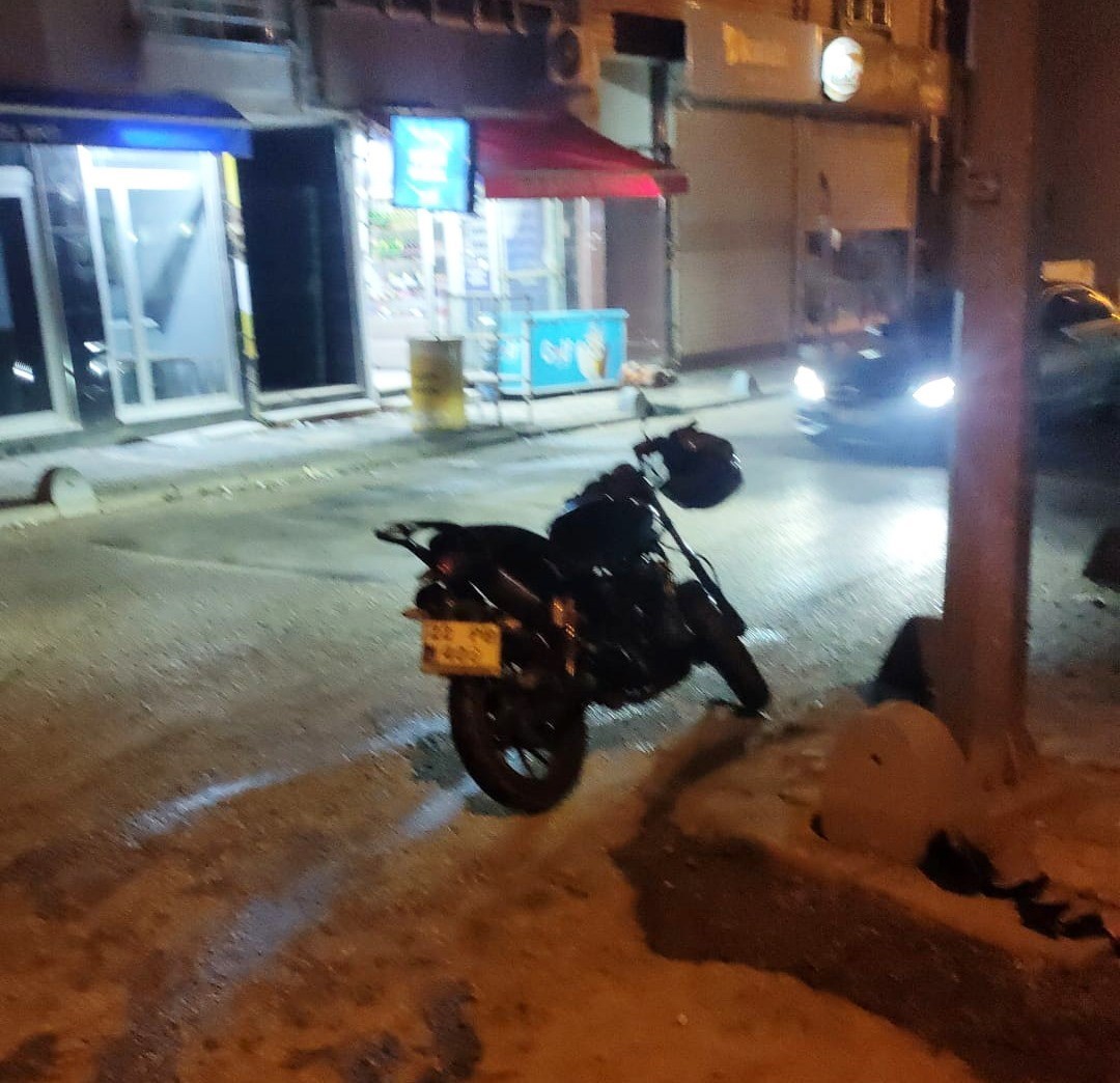 Keşan’da kamyonet ile çarpışan motosikletin sürücüsü yaralandı