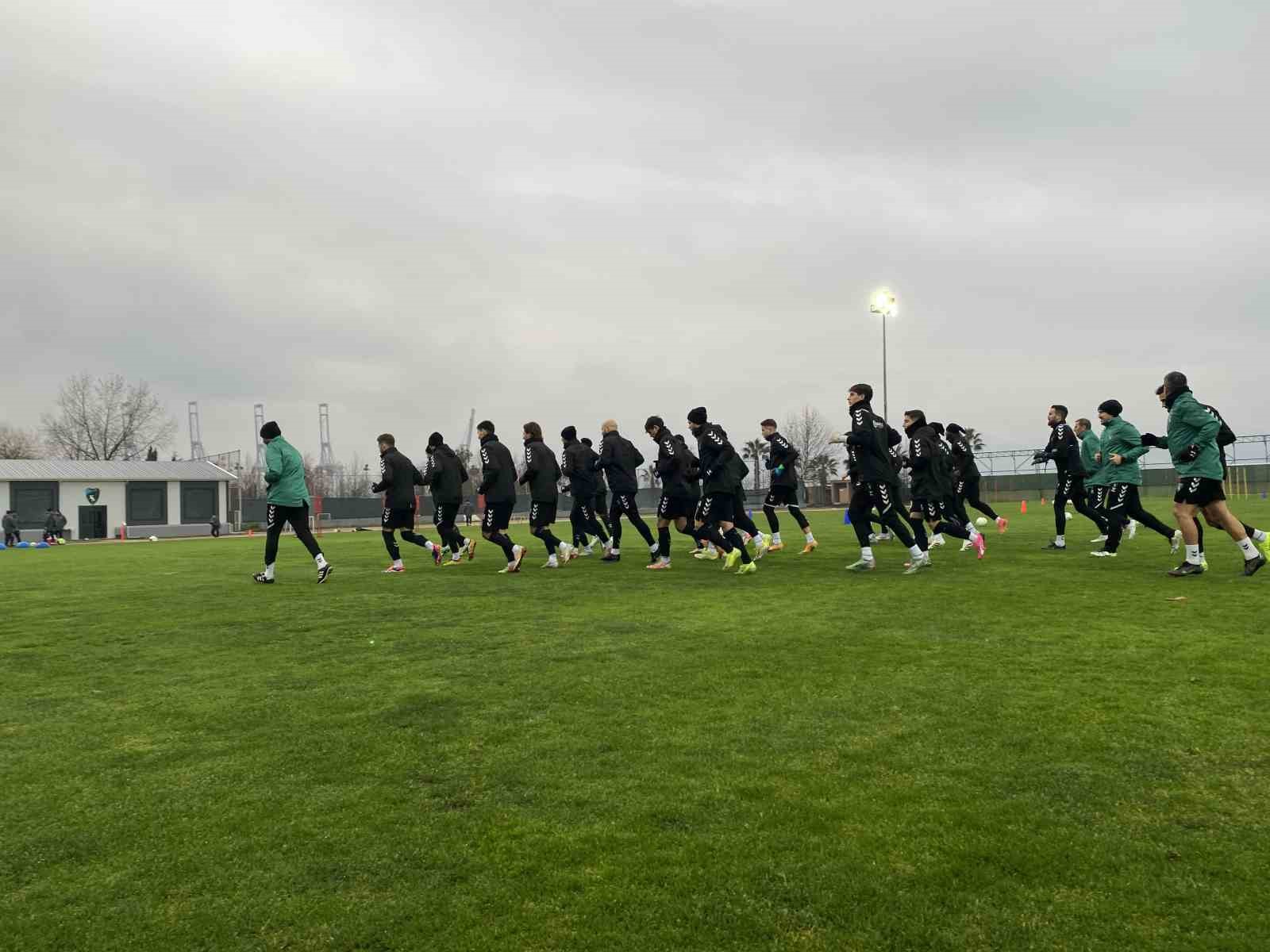 Kocaelispor’un yeni transferi Samet Yalçın ilk idmanına çıktı