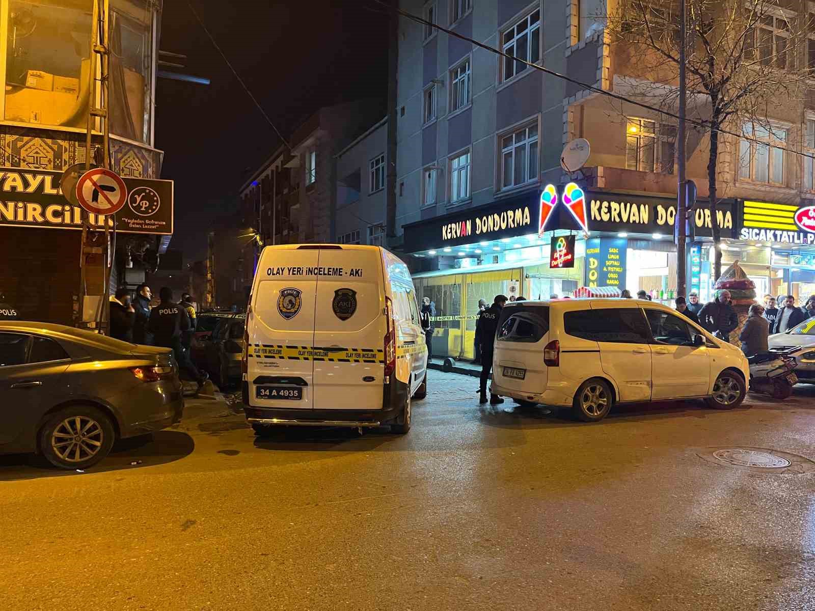 Küçükçekmece’de çay ocağına bomba atıldı