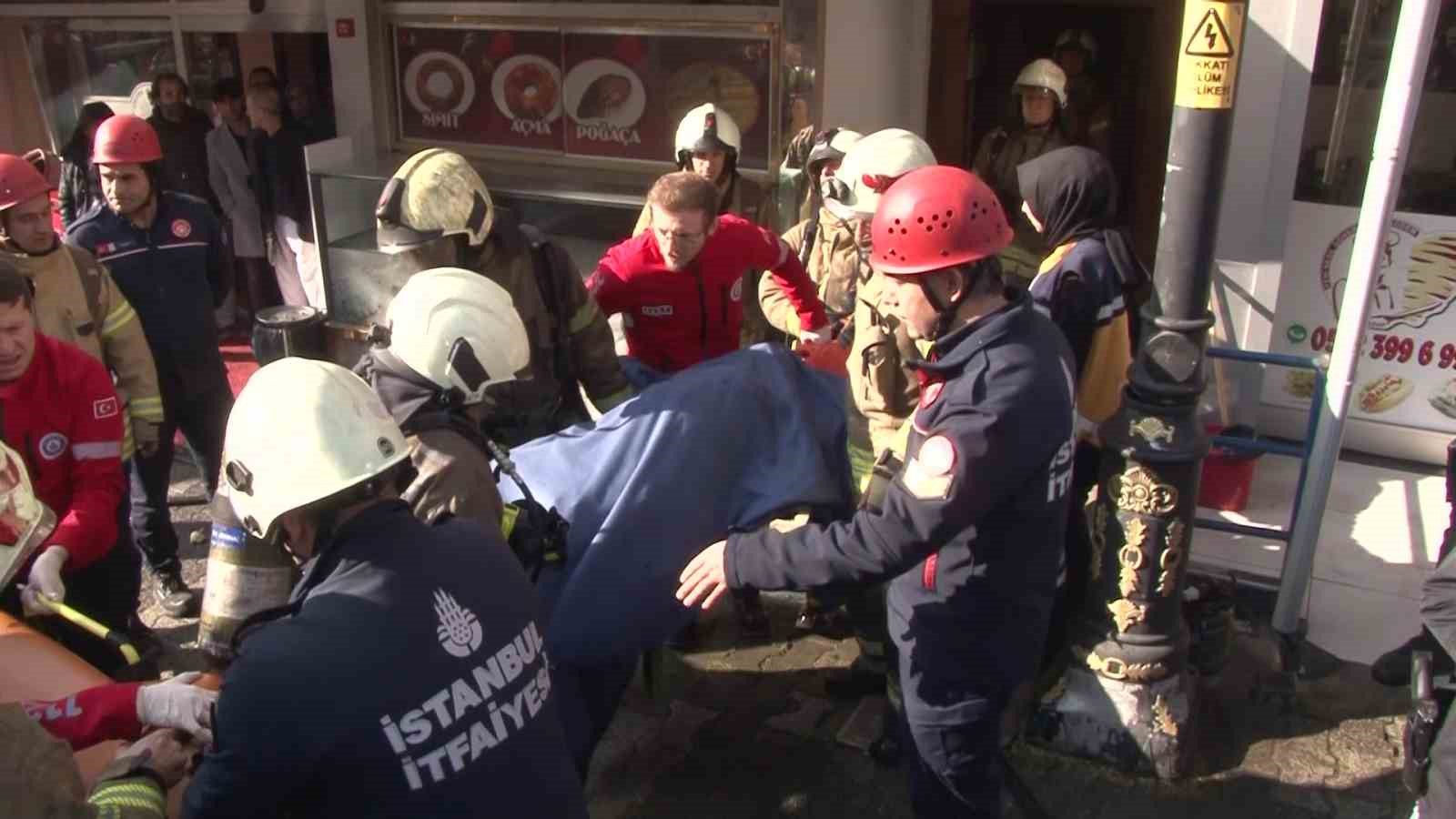 Maltepe’de çatı yangını: 1 ağır yaralı