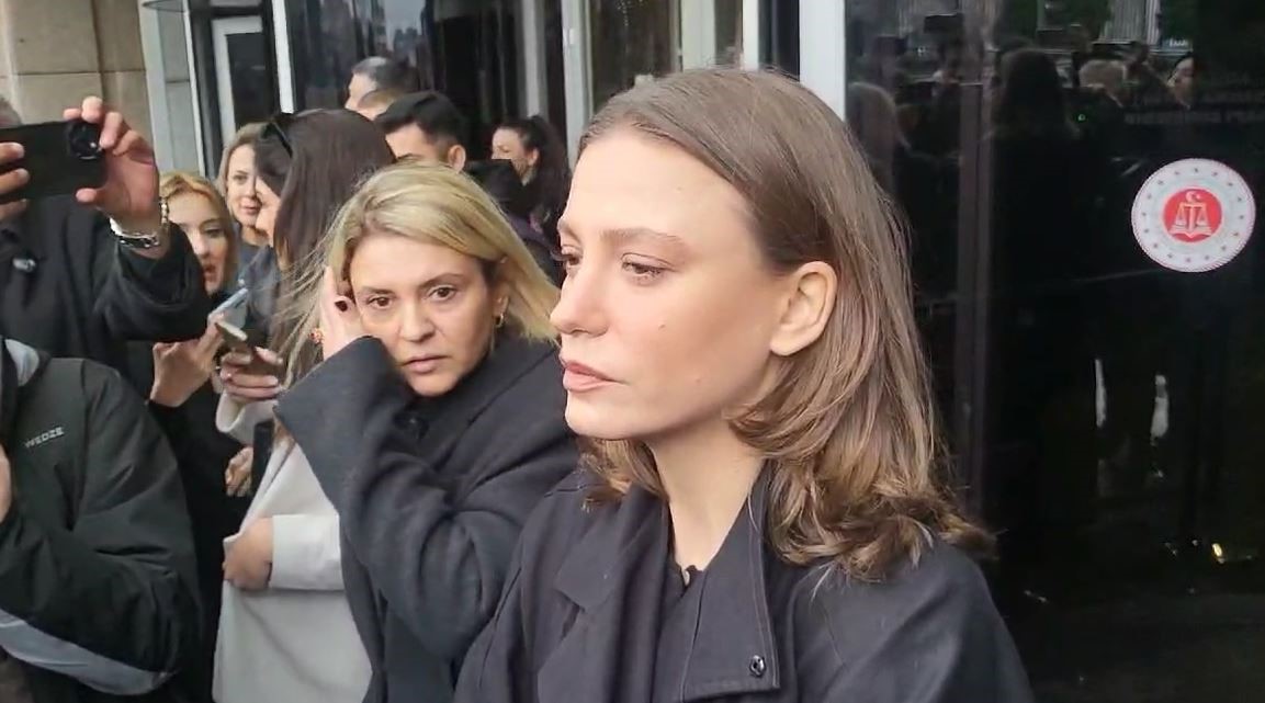 Menajer soruşturmasında ifade veren Serenay Sarıkaya: "Dişimle, tırnağımla bu günlere gelmişim, bu bir itibarsızlaştırma çabası ama sorun değil"