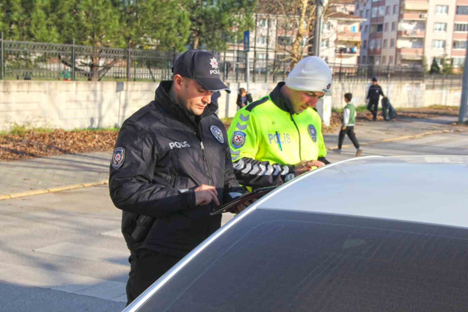 Okul çevresinde yapılan denetimlerde uyuşturucu ele geçirildi