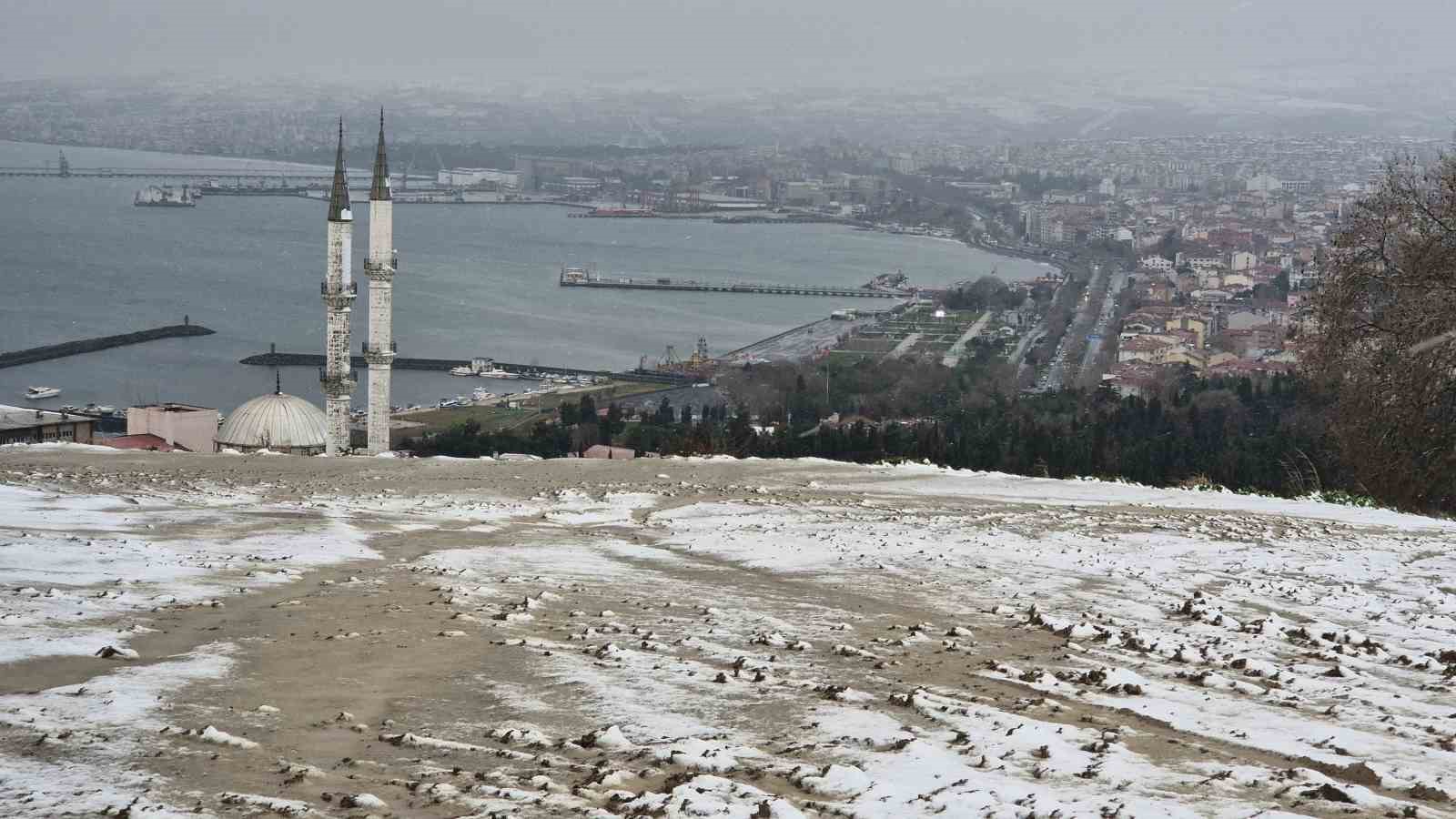 Tekirdağ’da kar yağışı, 2 farklı atmosfer yaşandı