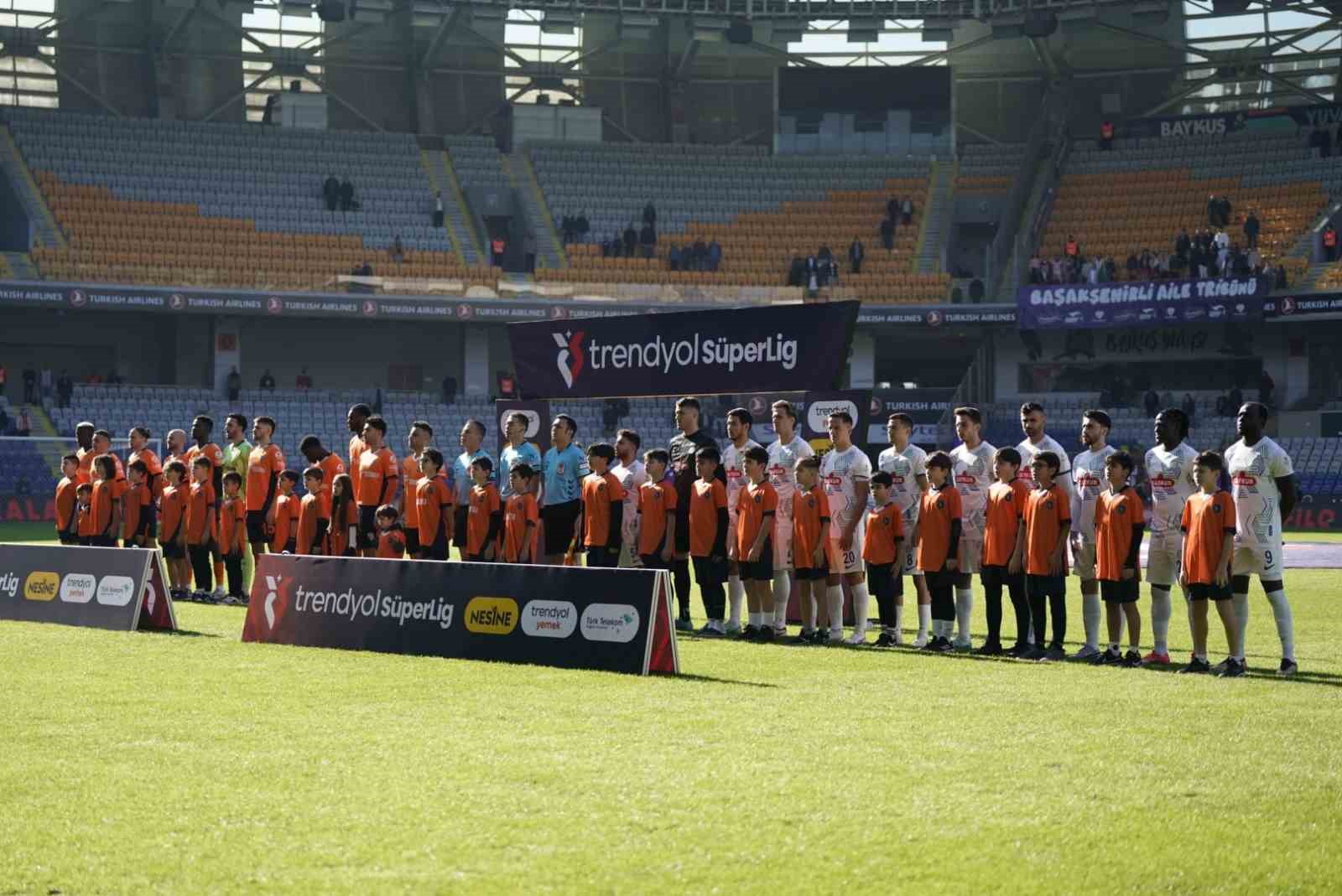 Trendyol Süper Lig: Başakşehir: 0 - Çaykur Rizespor: 0 (Maç devam ediyor)