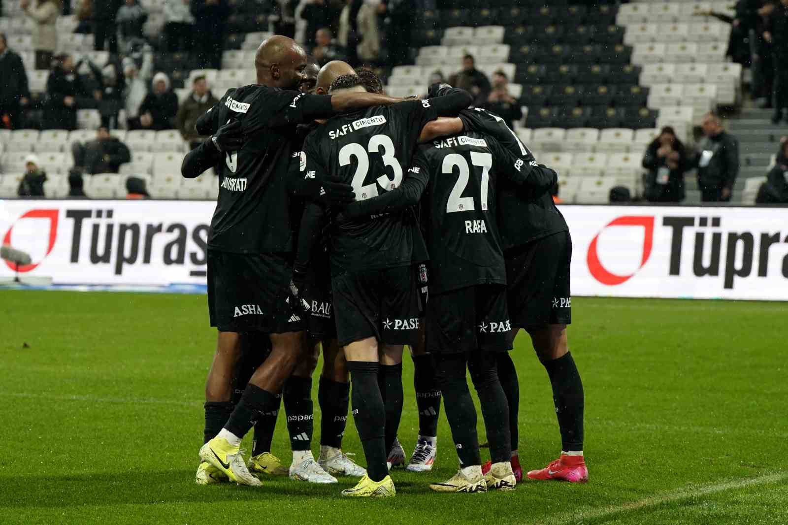 Trendyol Süper Lig: Beşiktaş: 2 - Bodrum FK: 0 (İlk yarı)