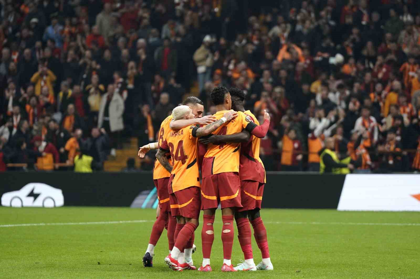 UEFA Avrupa Ligi: Galatasaray: 2 - Dinamo Kiev: 1 (İlk yarı)