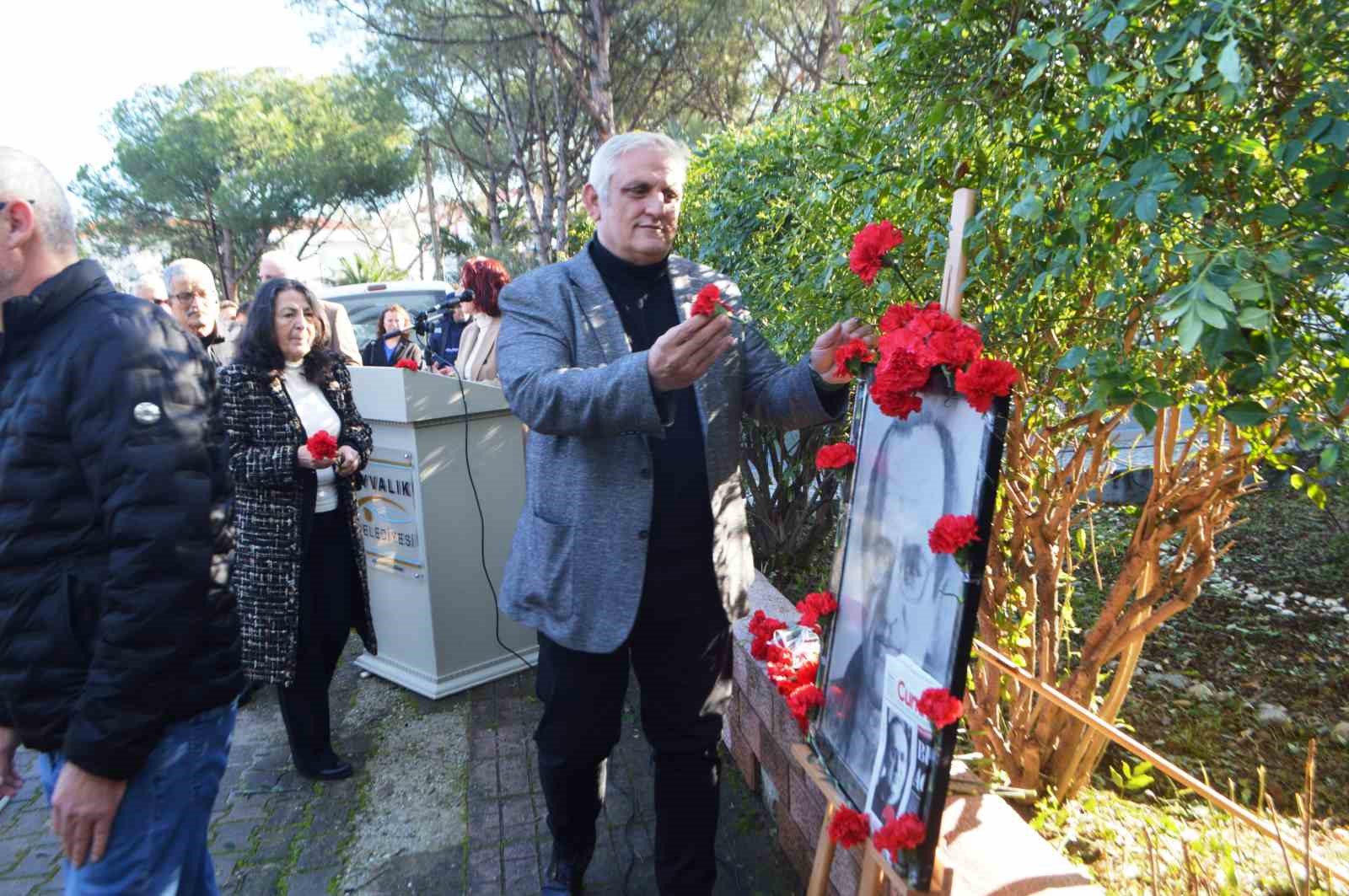 Uğur Mumcu vefatının 32. yılında Ayvalık’taki evi önünde anıldı