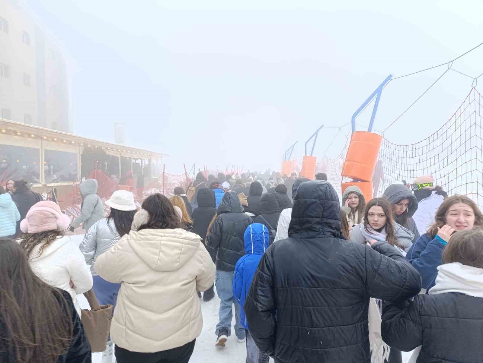 Uludağ’da izdiham...Günübirlikçiler ve üniversiteliler akın etti