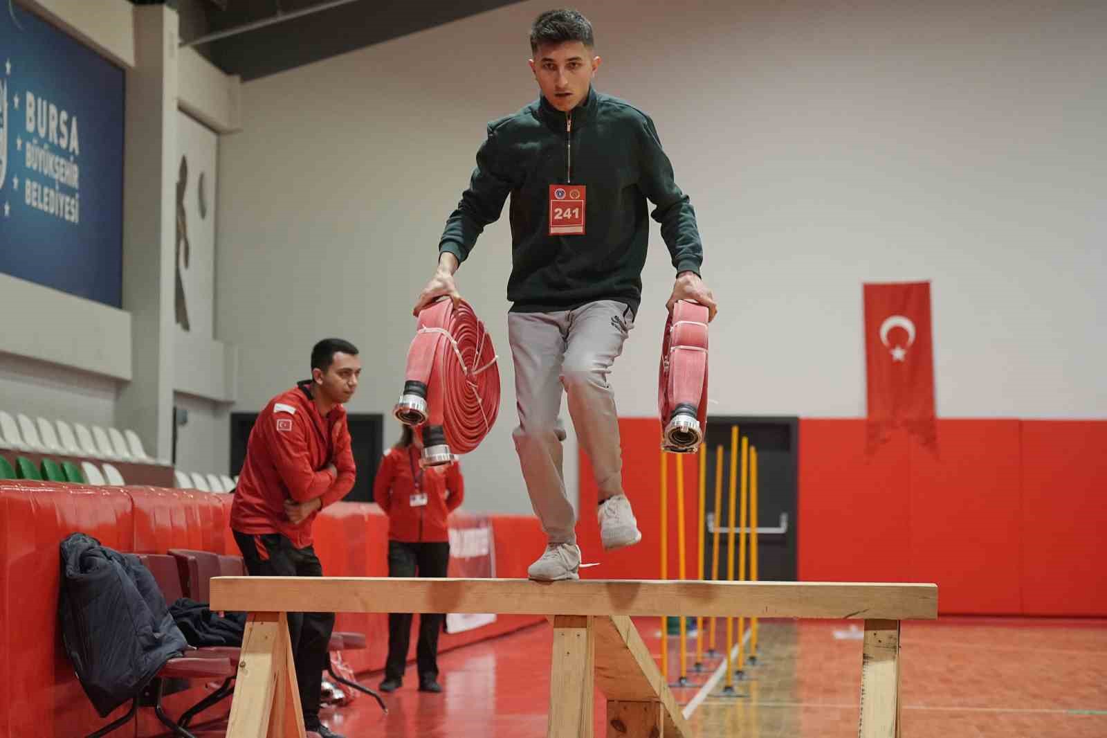Sanki Survivor..İtfaiye eri olabilmek için ter döktüler