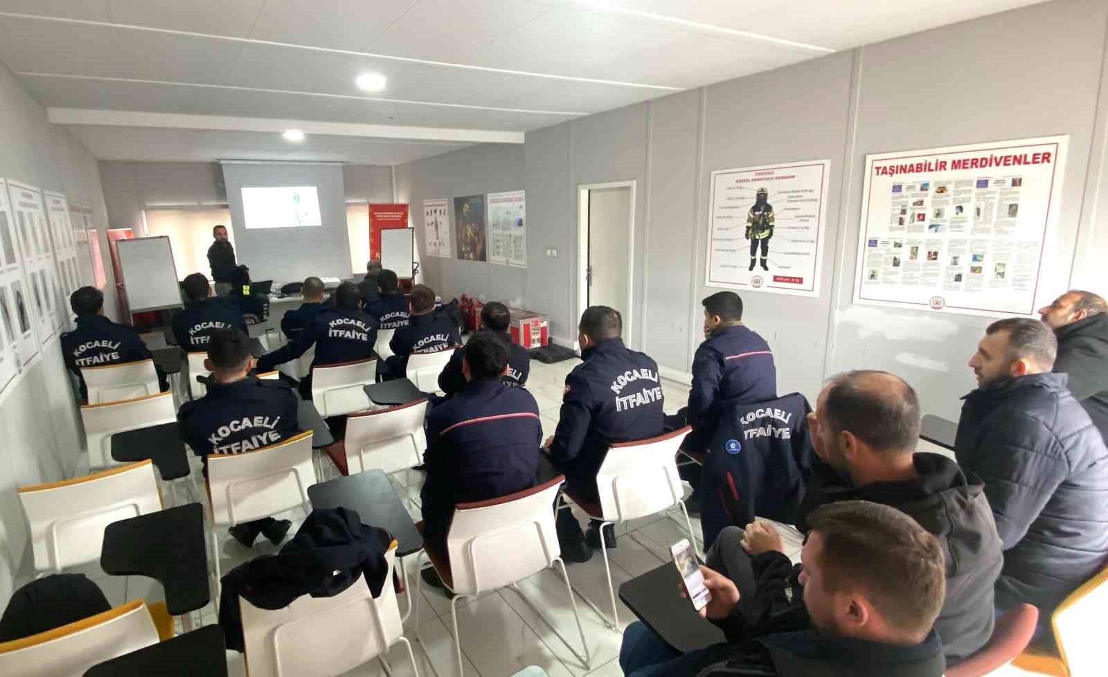 İtfaiye personeline "asansörde kurtarma" eğitimi