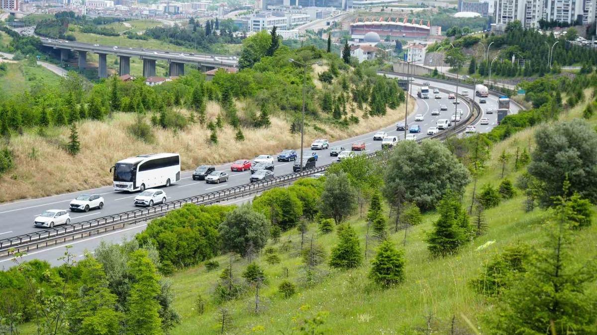 Kocaeli geçişinde Anadolu’dan Avrupa’ya bayram dönüş trafiği akıcı ilerliyor